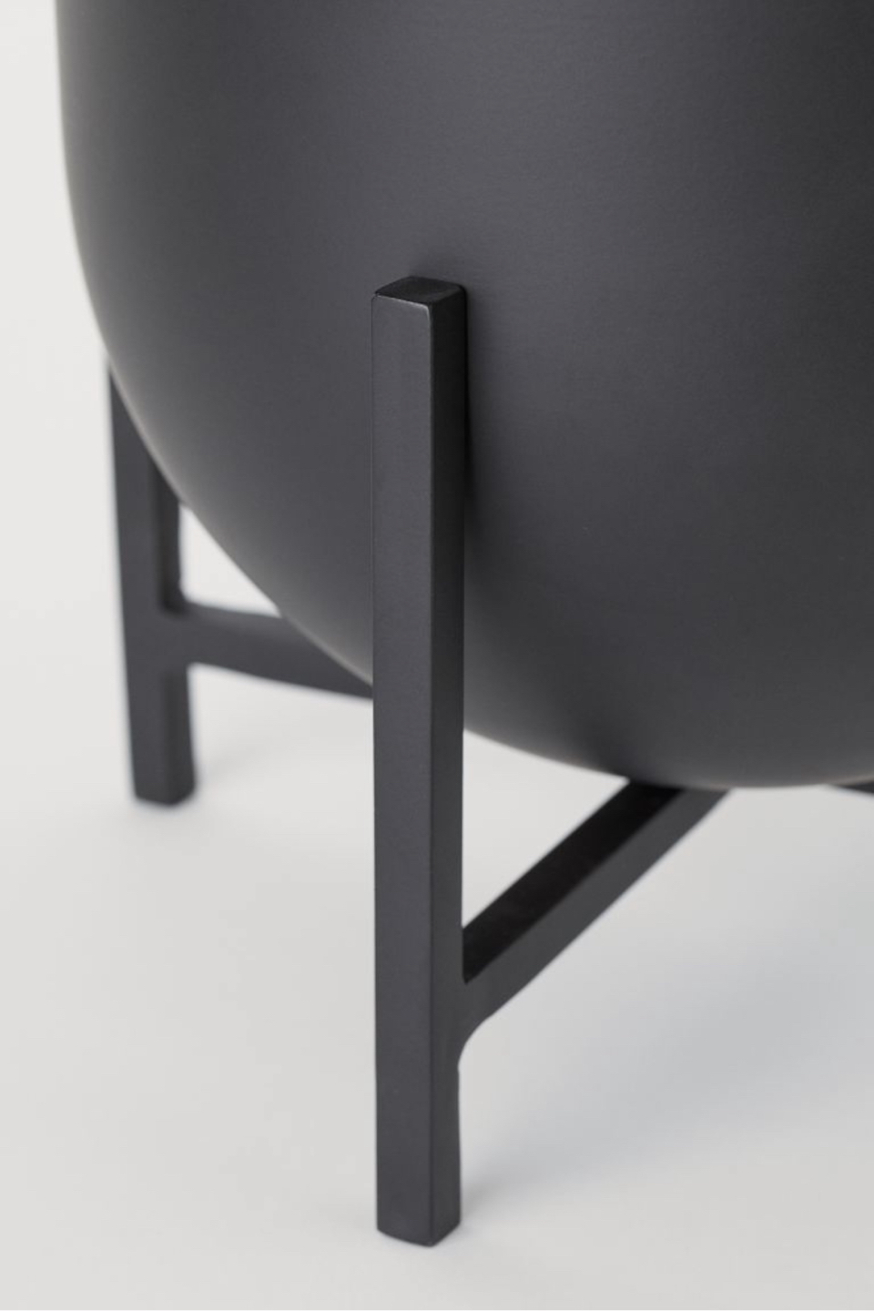 Metal planter with stand - photo 2
