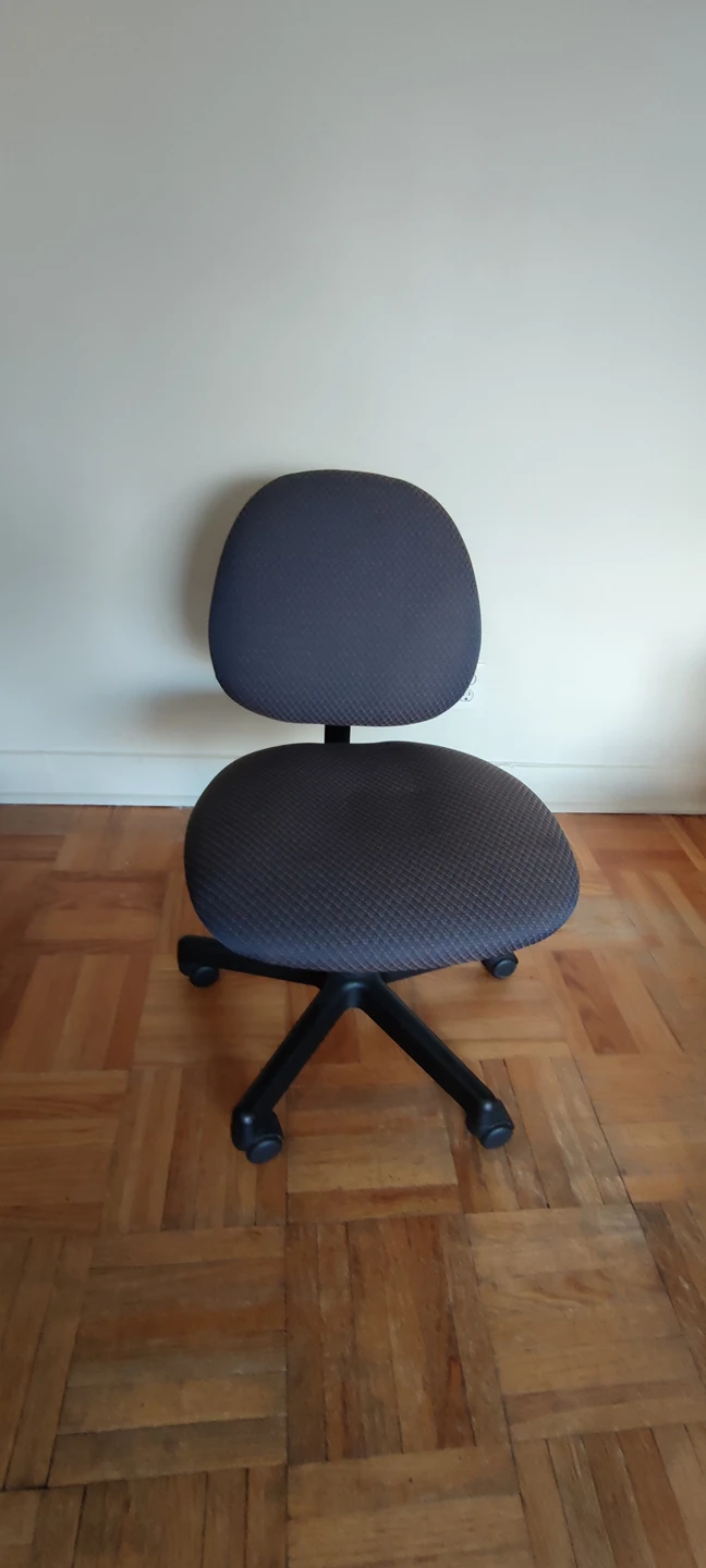 MUST BE PICKED UP ASAP!!! Like new chair!