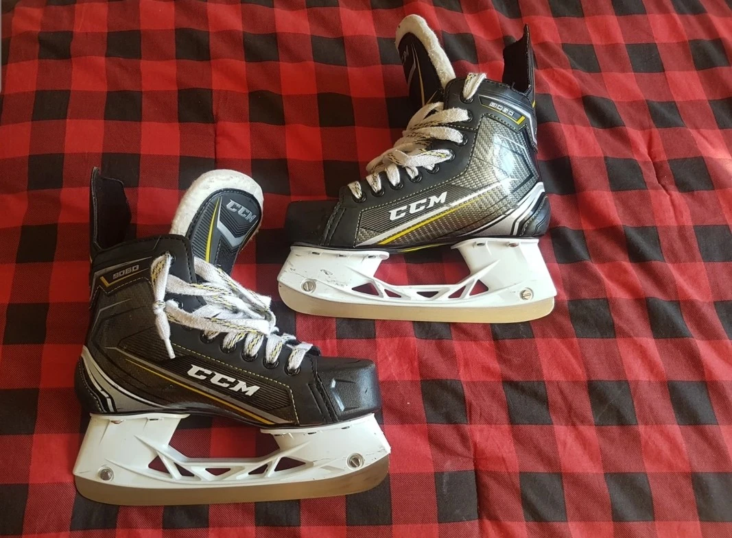 CCM Ice Skates Skate Size US 4 - 37 image indicator(2)