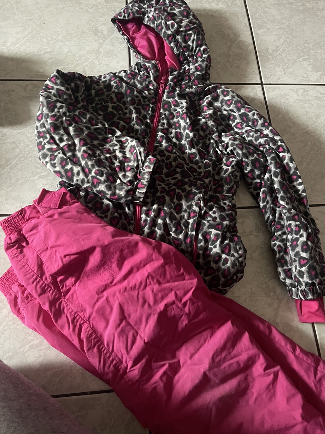 Girls snow suit size 7 thumbnail