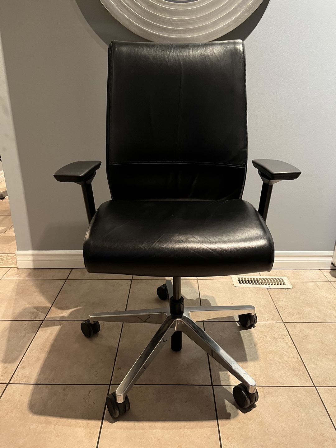 Steelcase Leather Think Desk Office Chair - good condition!