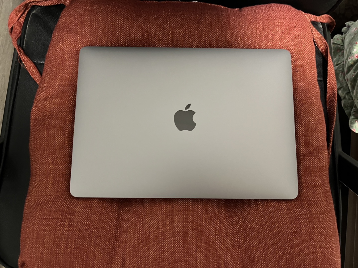 2022 Macbook Pro M2 latest version image indicator(9)