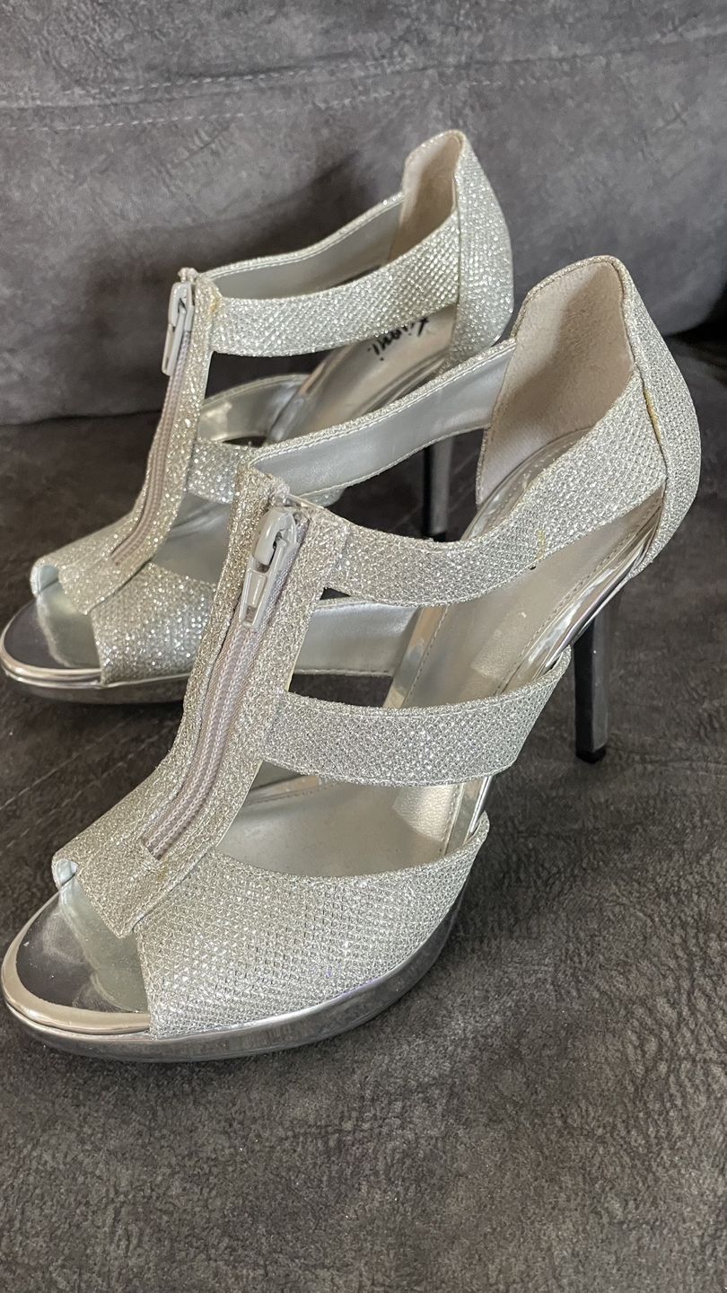 Silver shoes thumbnail