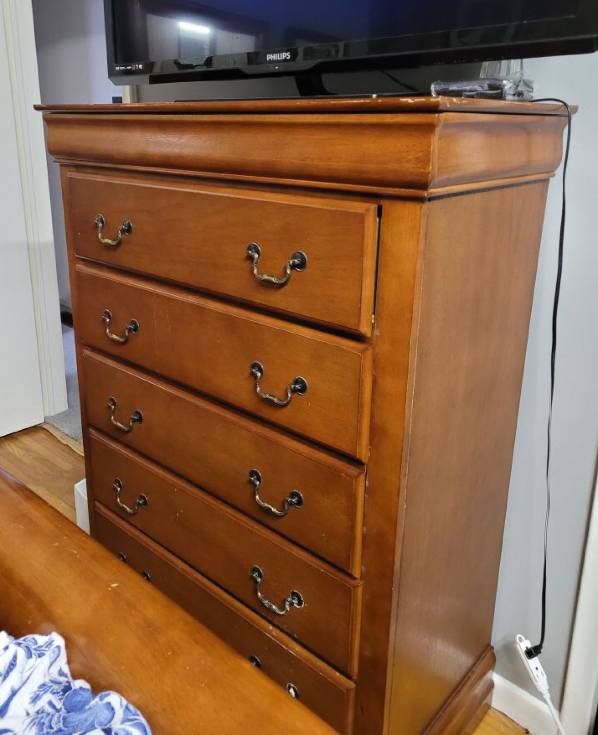 Beautiful Solid Wood Dresser thumbnail