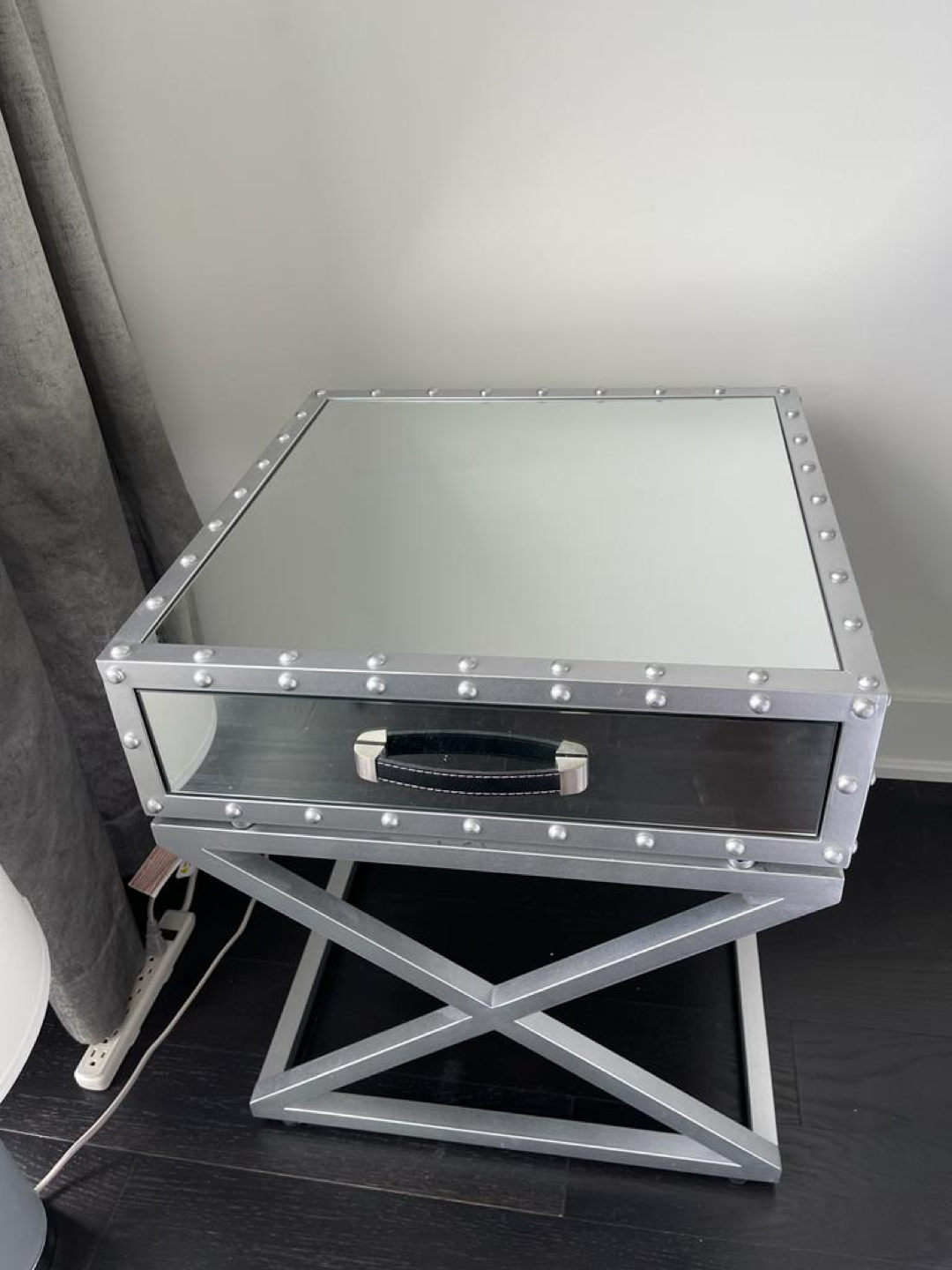 2 bed side tables