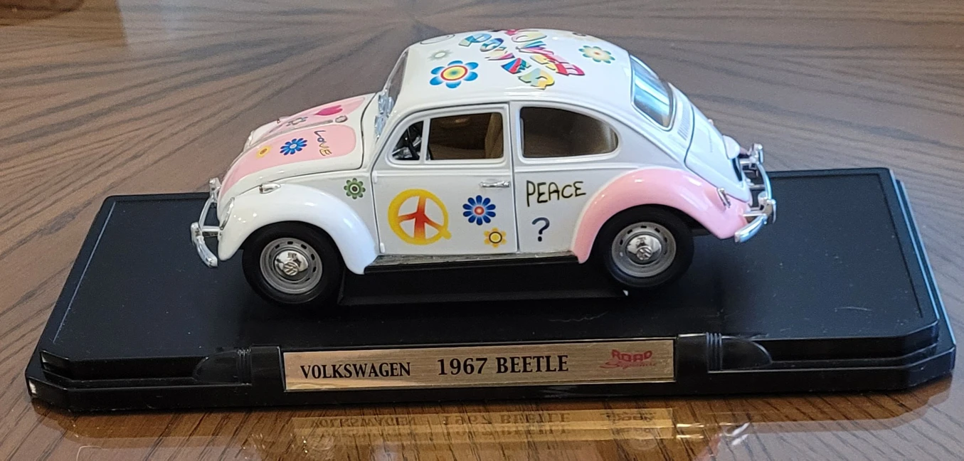 Road Legends 1967 Volkswagen Beetle (Bug) thumbnail