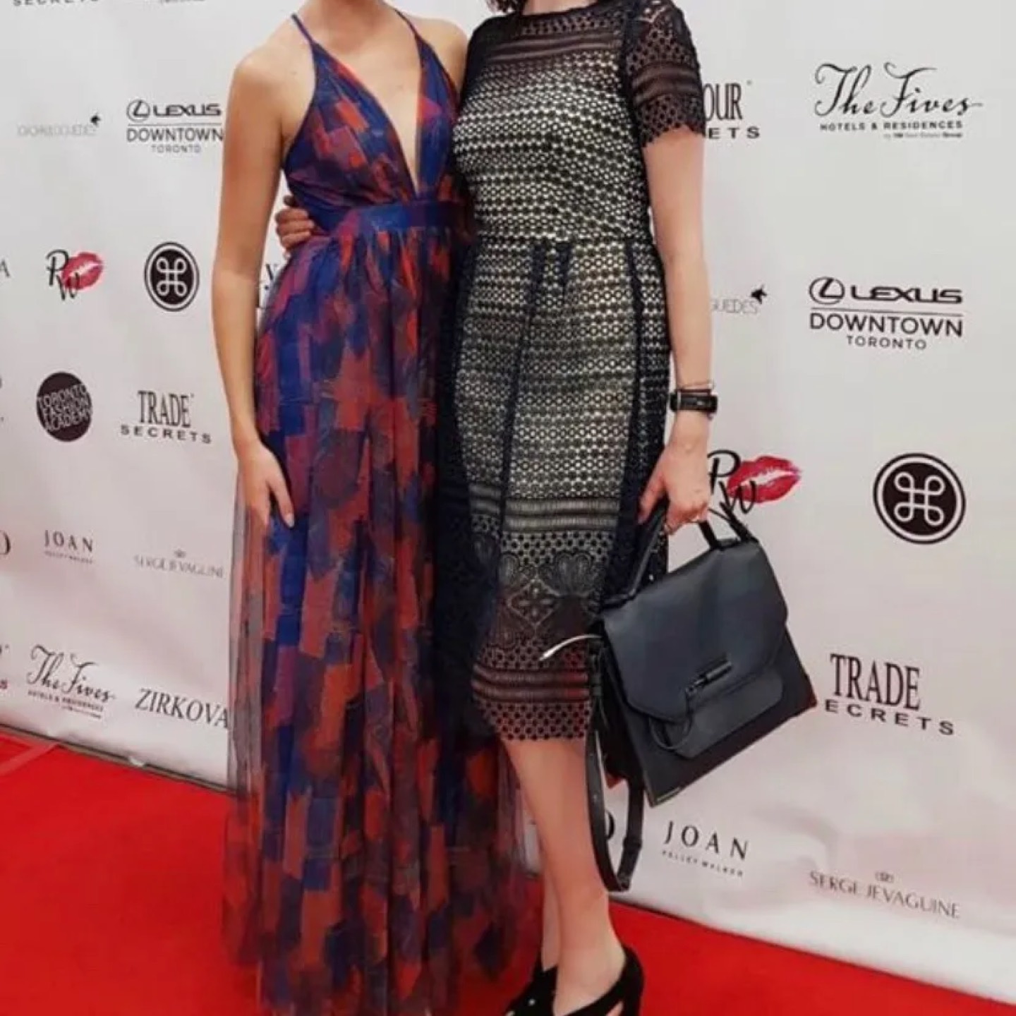 Paper Dolls Dress image indicator(4)