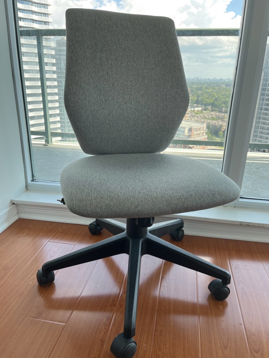 Swivel chair thumbnail