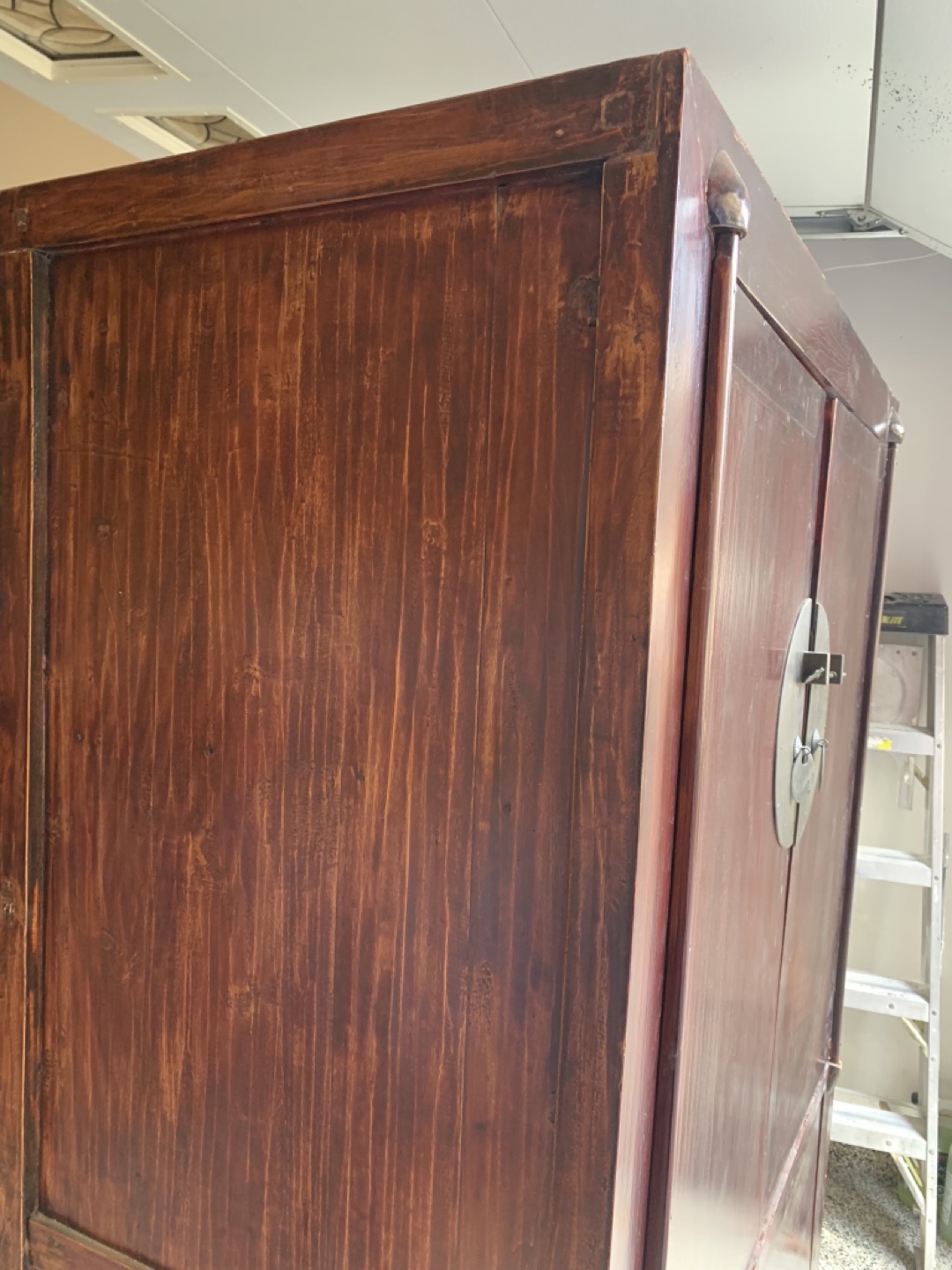 Beautiful antique Tibetan wardrobe - photo 5