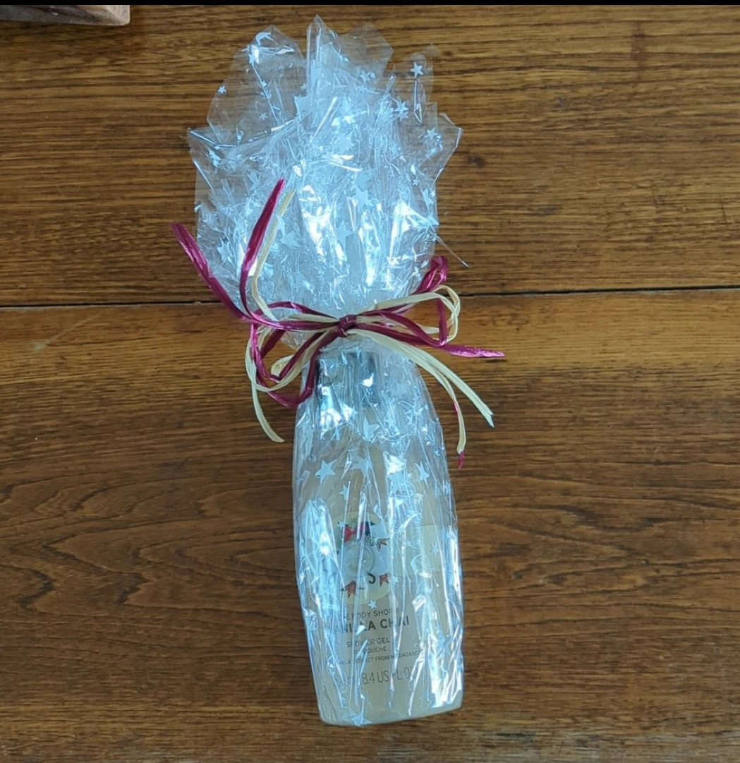 Body Shop vanilla chai shower gel thumbnail