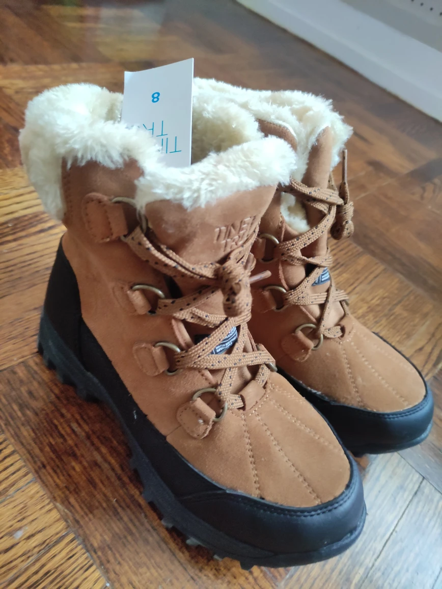 Time & Tru snow boots, for women. size 8