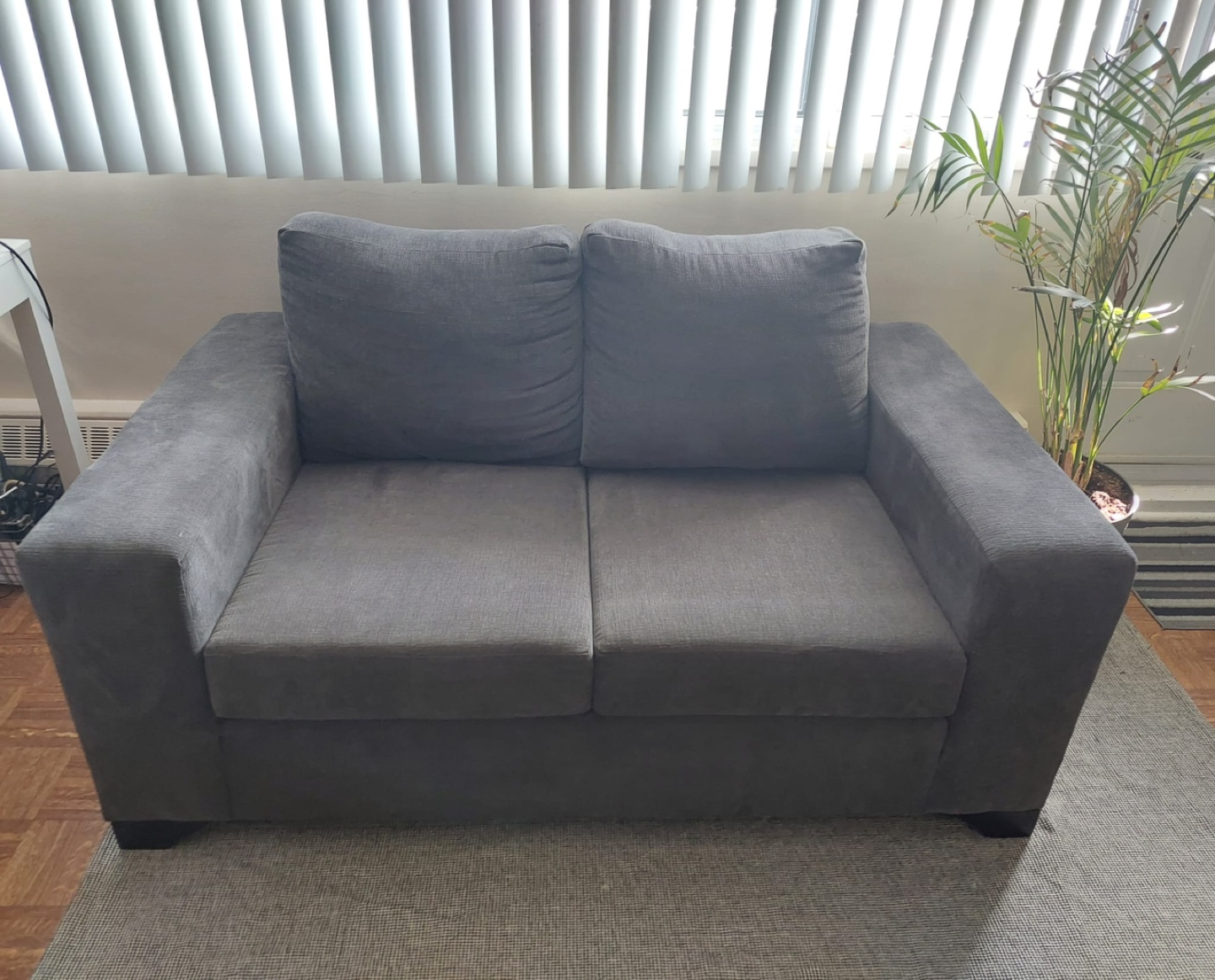 Couch - photo 2