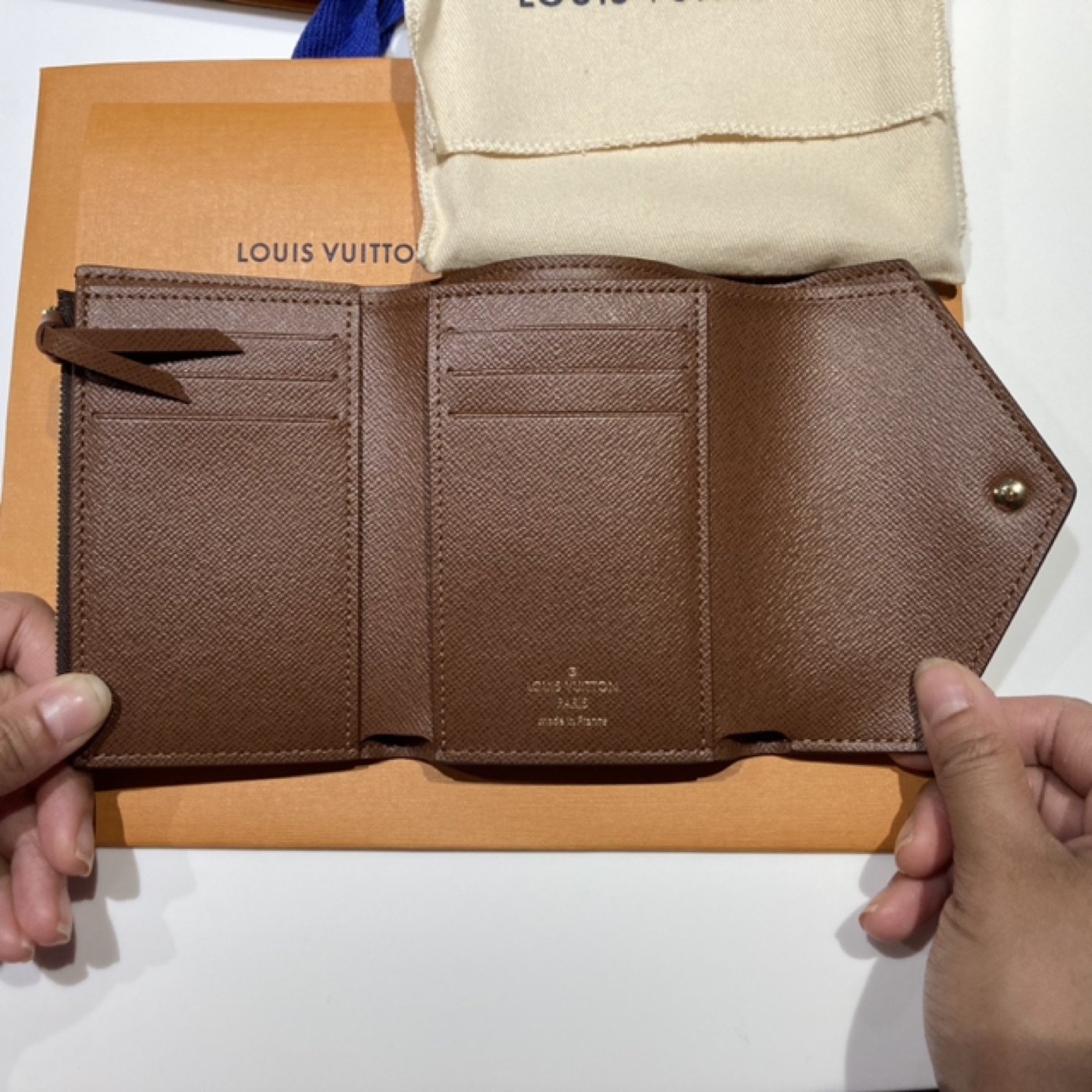 Authentic Victorine Wallet - photo 4
