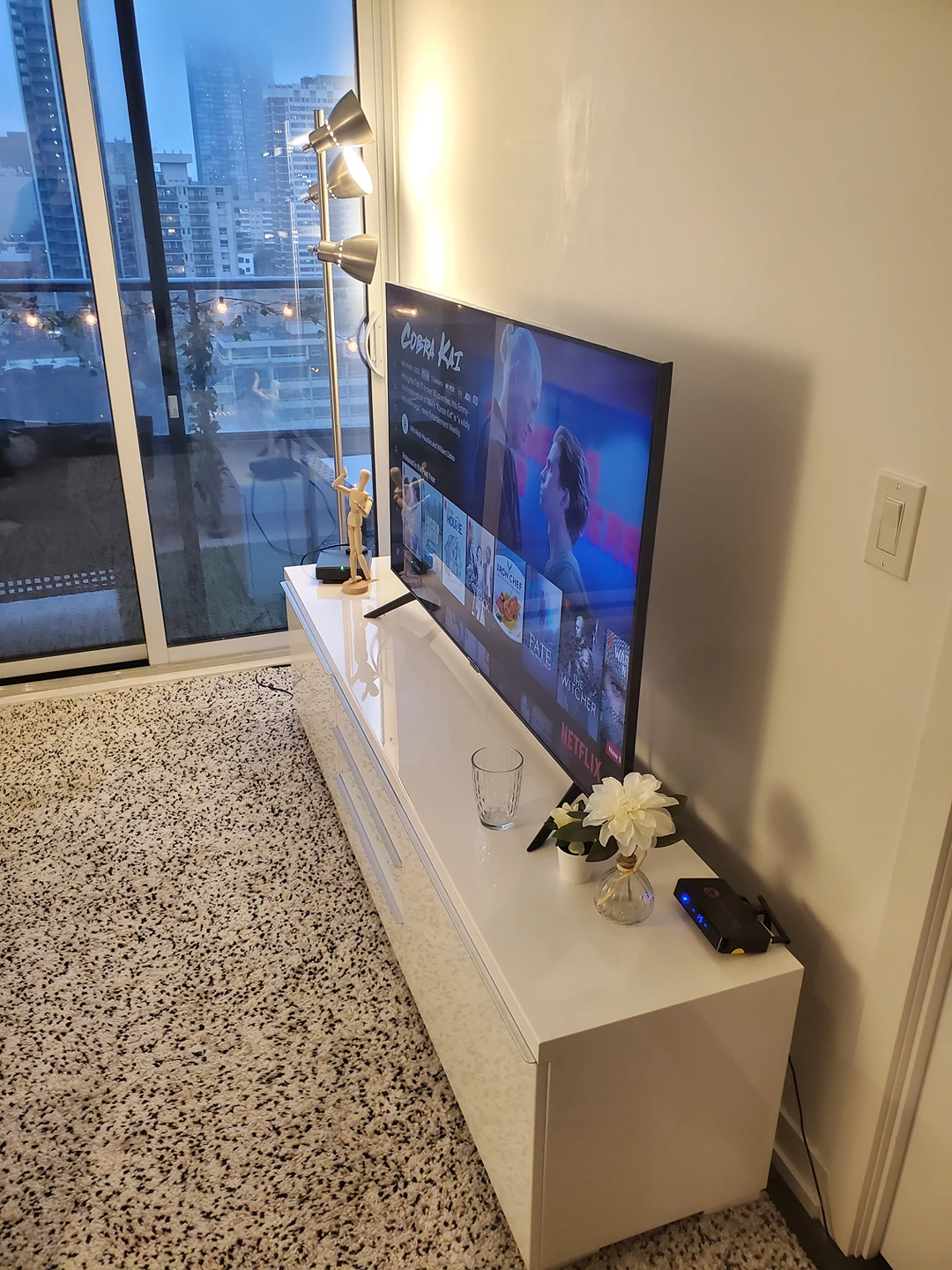 Large TV table - Classic white gloss finish. Brand new condition - photo 3