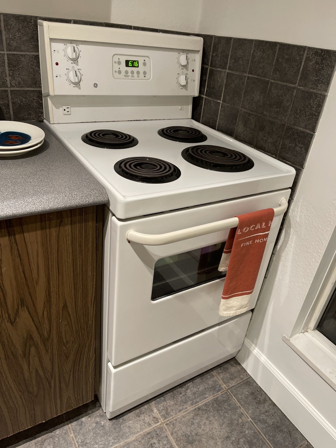 Narrow stove/ oven for small apartments/spaces