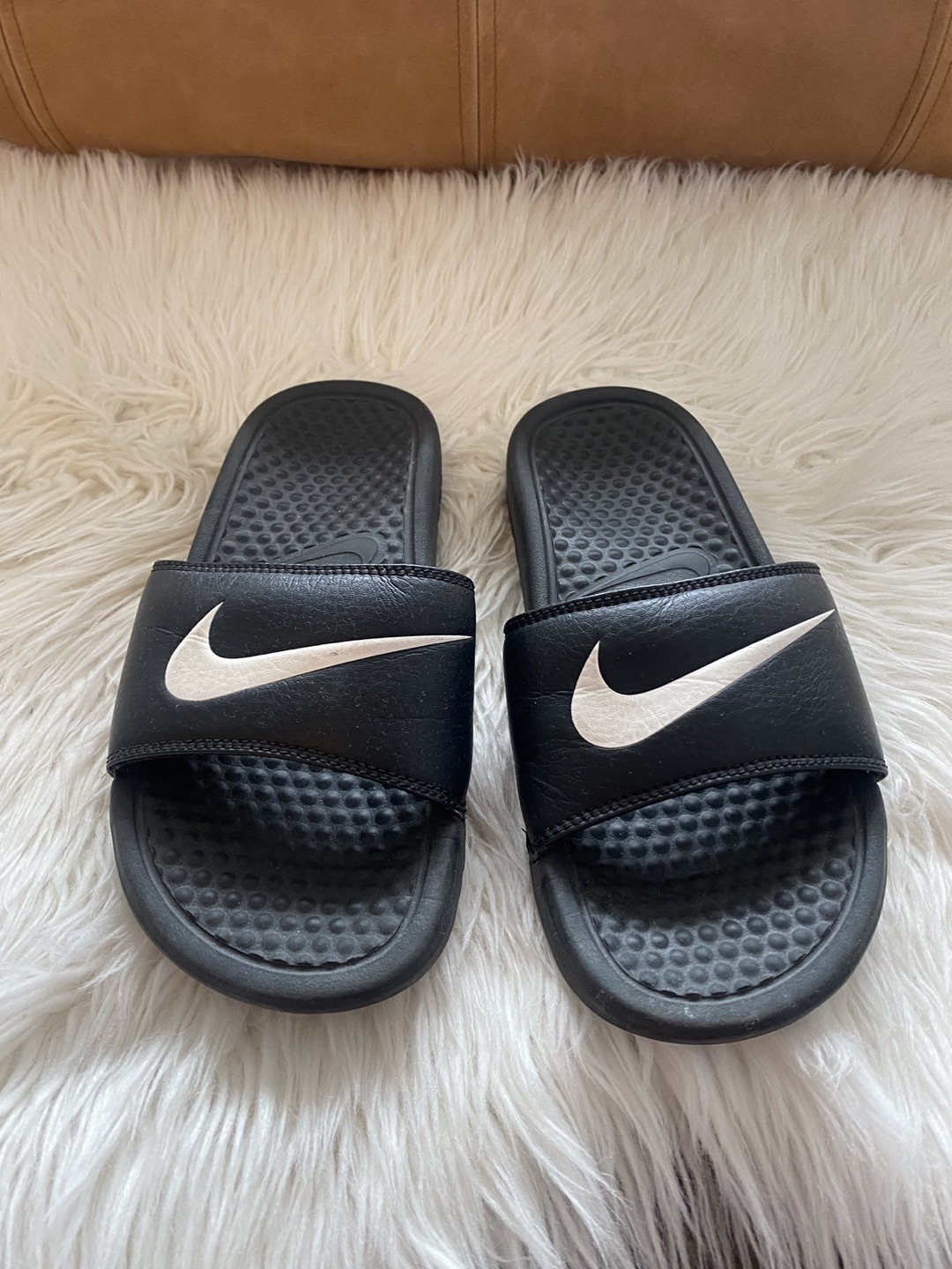 NIKE SLIDES (BLACK)