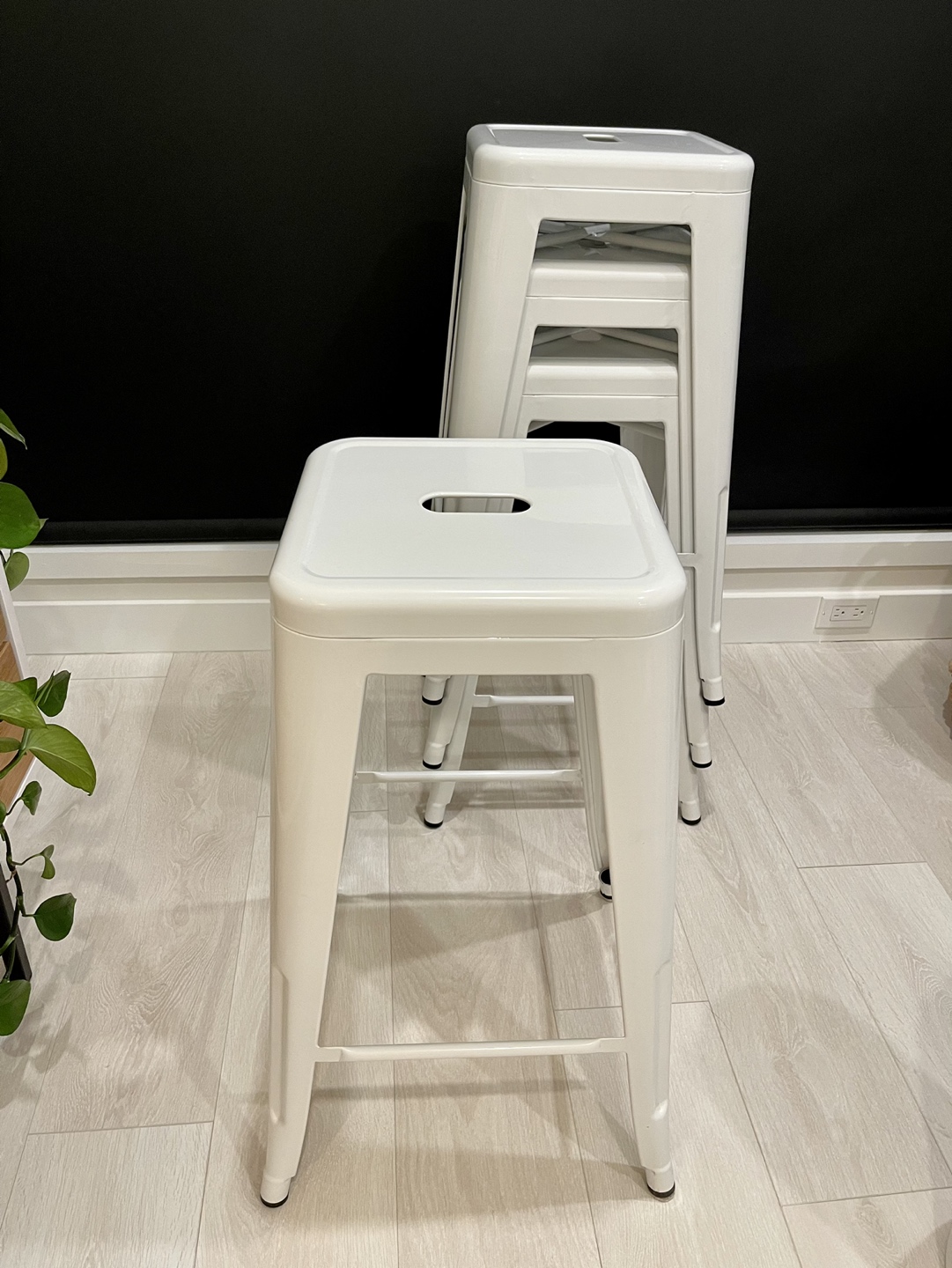 Structube White Counter Stool