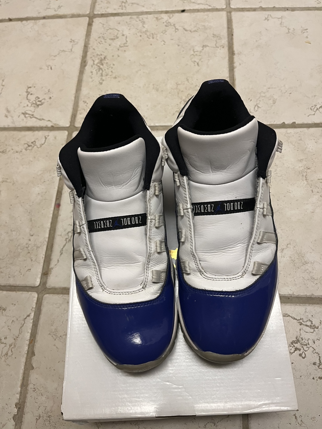 Womens jordans retro 11 low concord white