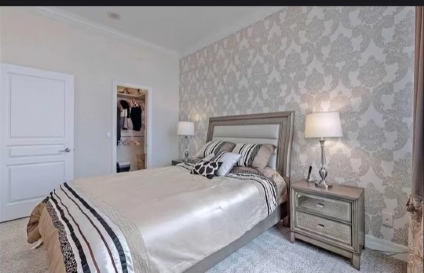 Luxury Solid Wood Queen Bed & Lacquered Dual Night Stands