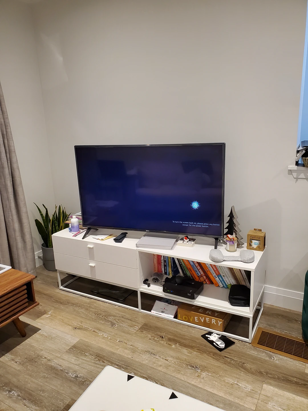 TV Stand Structube (63"W x 19"H)
