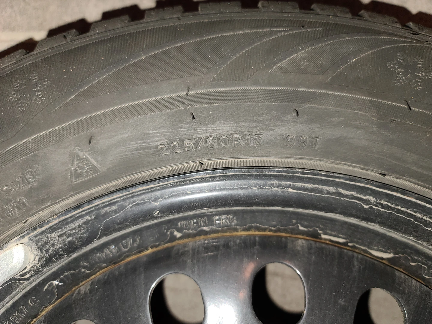 Winter tires SUV 225/60 R17 + wheels + covers - photo 3