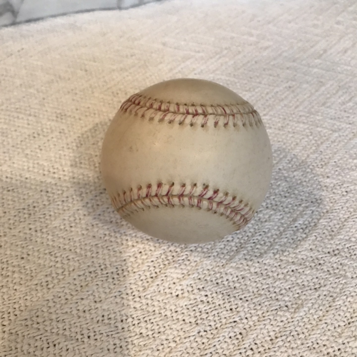 Desktop Baseball Paperweight/Magnet image indicator(3)
