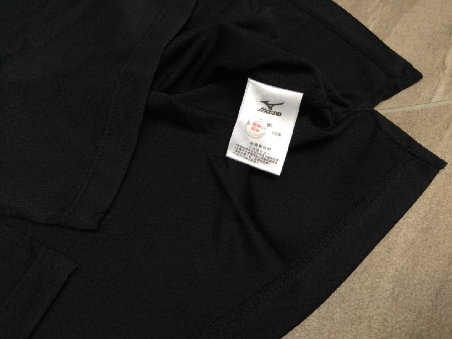 Mizuno women’s black quick dry long sleeves polo shirt NWT image indicator(8)