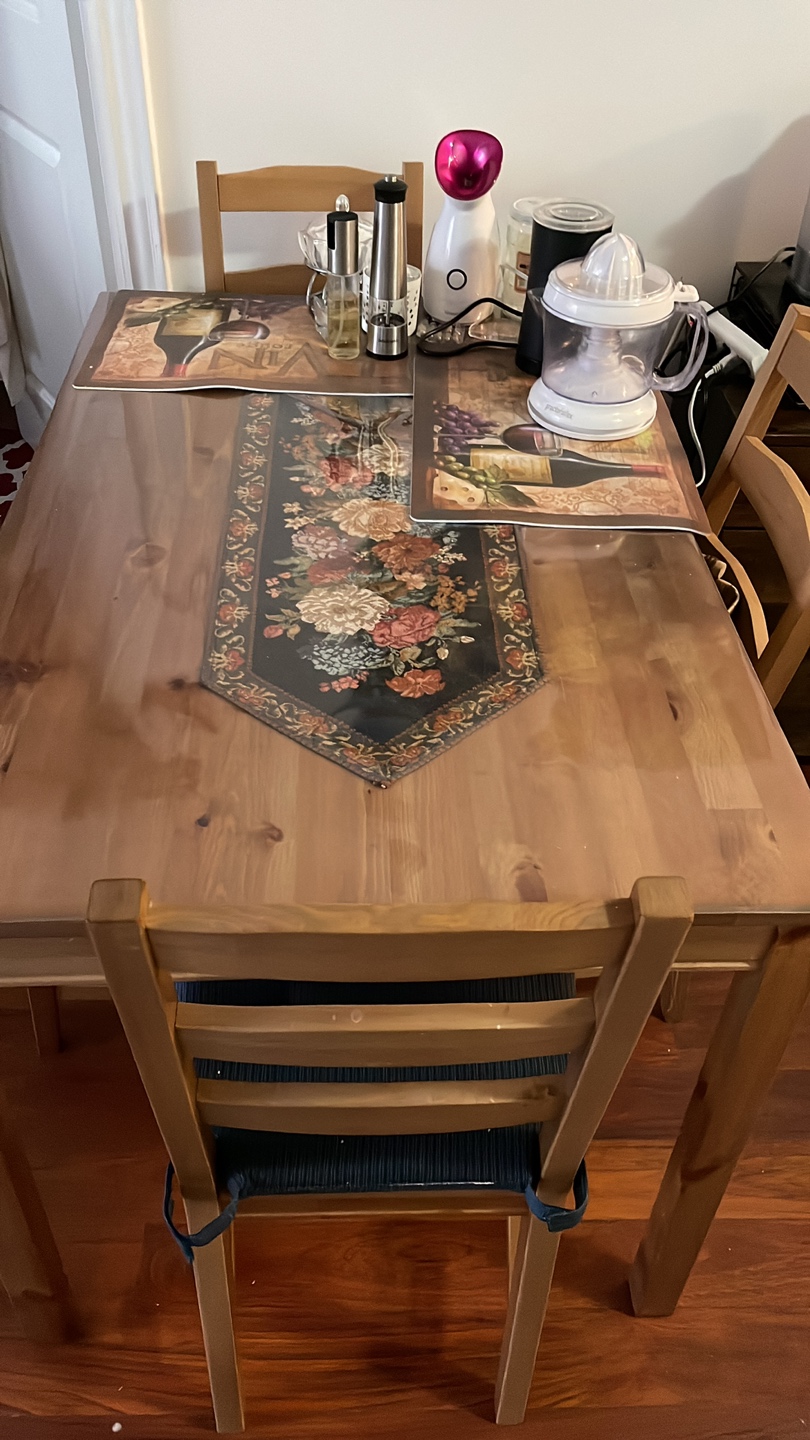 Dining table and 4 chairs