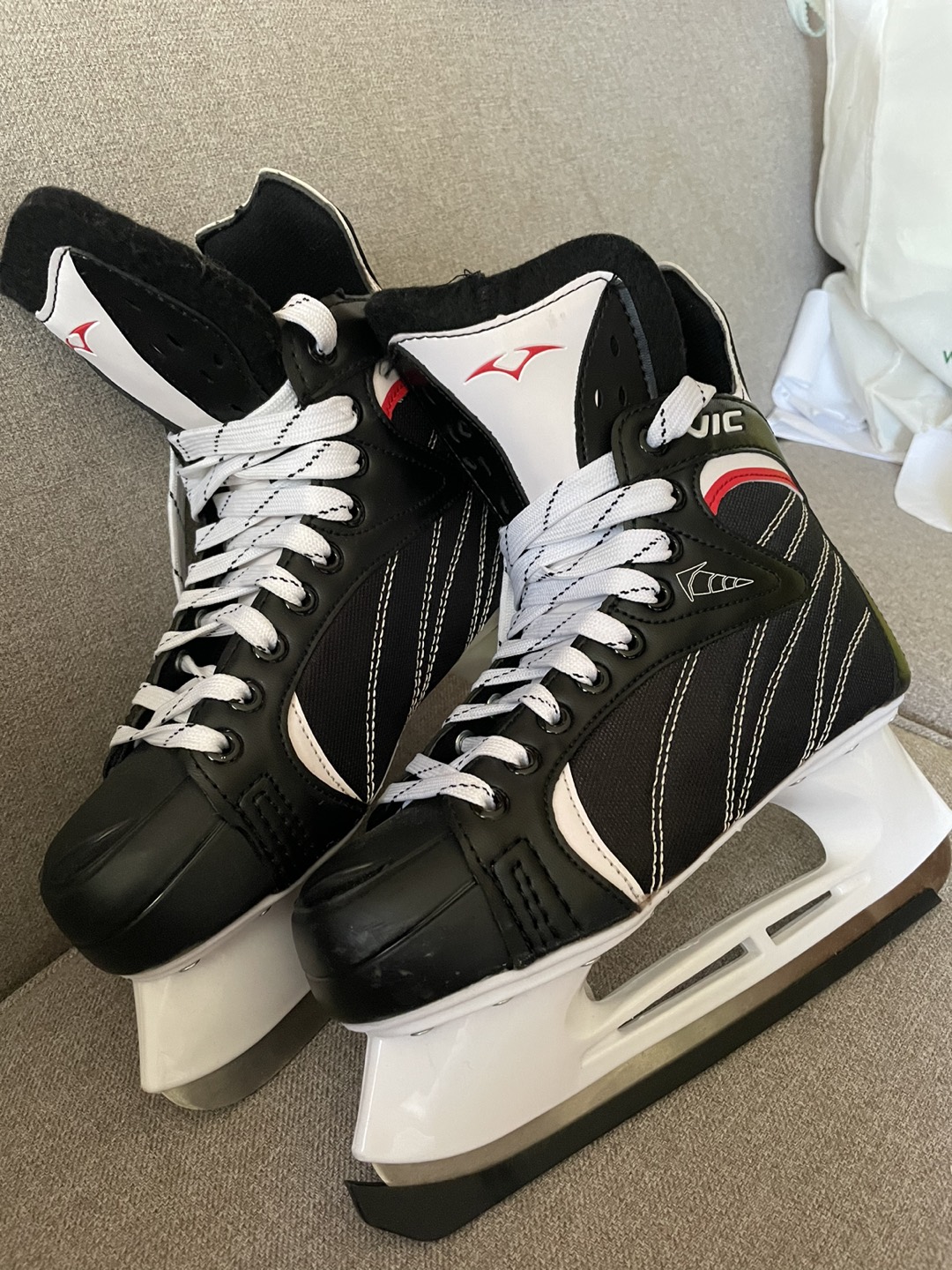 Skating shoes