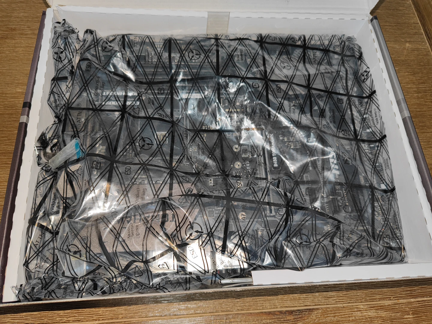 MSI B450 Tomahawk Motherboard - photo 2