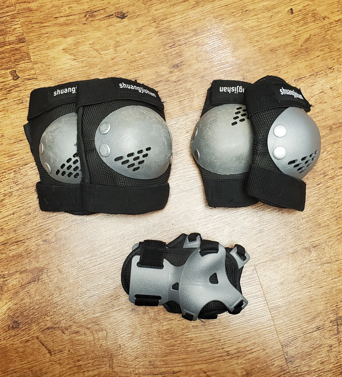 Protection Set - Elbow, Knee, Palm #freecycle thumbnail
