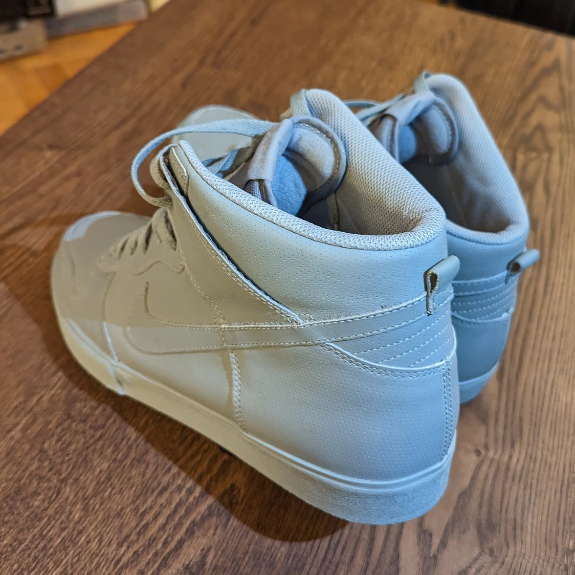 Men's Nike Shoes Size 13 NEVER WORN, STILL IN BOX image indicator(8)