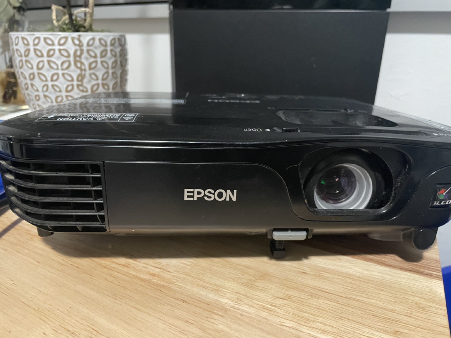 Epson ex5210 projector LCD 1080p HDMI