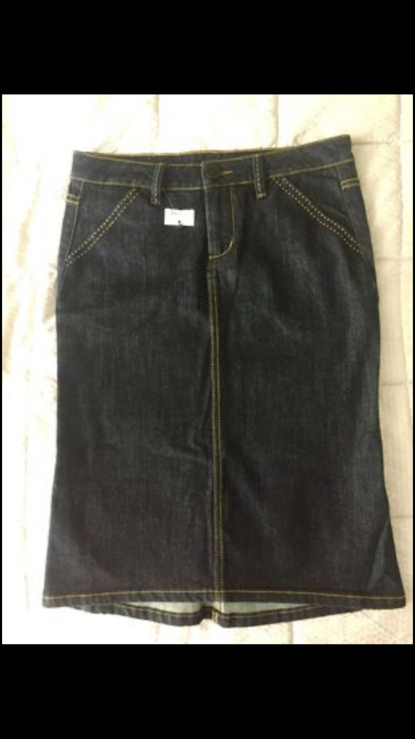 Brand New BCBGMAXAZRIA Jean skirt size 28