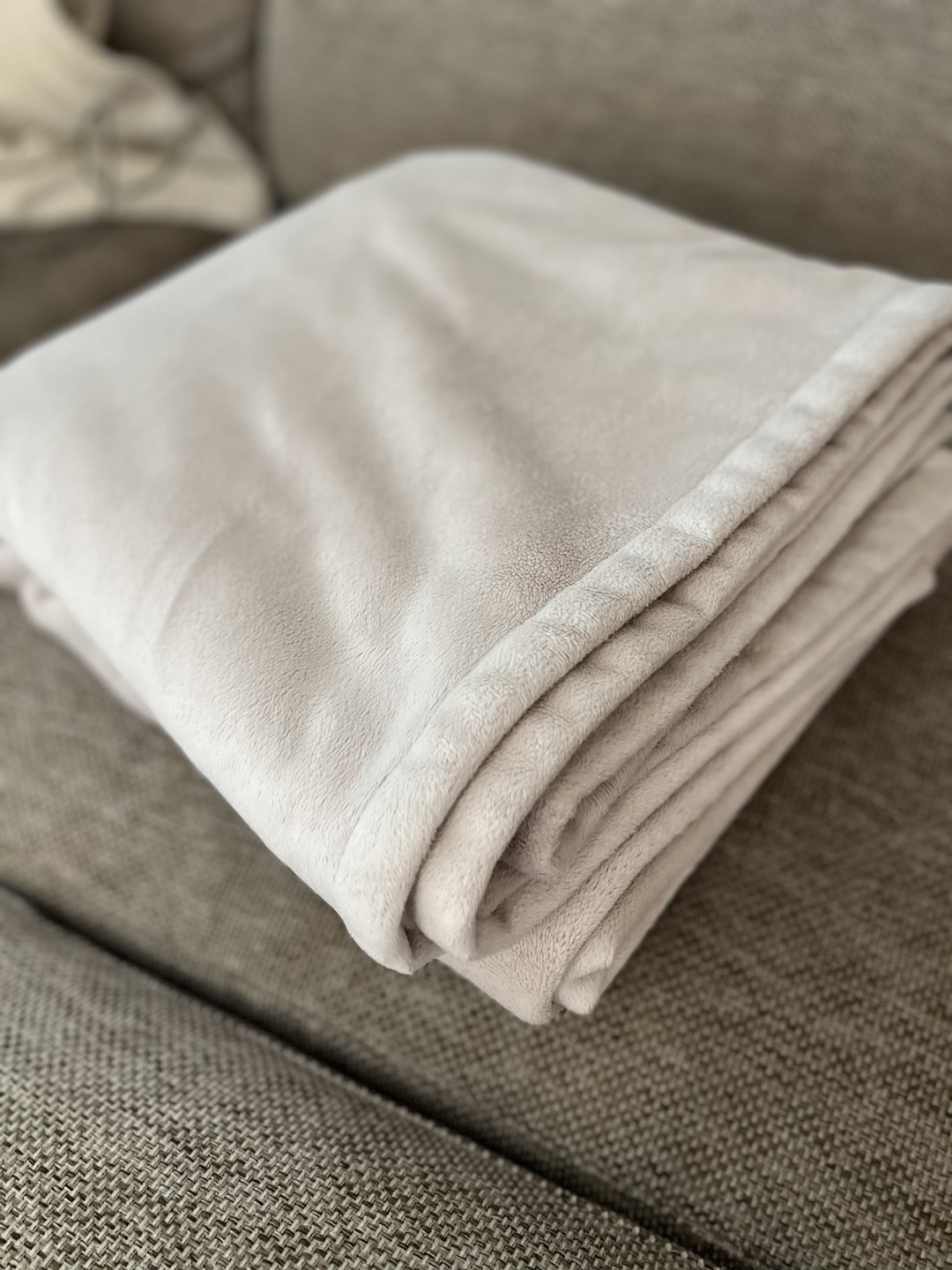 Soft faux fur throw blanket (124 x 148 cm) - photo 2
