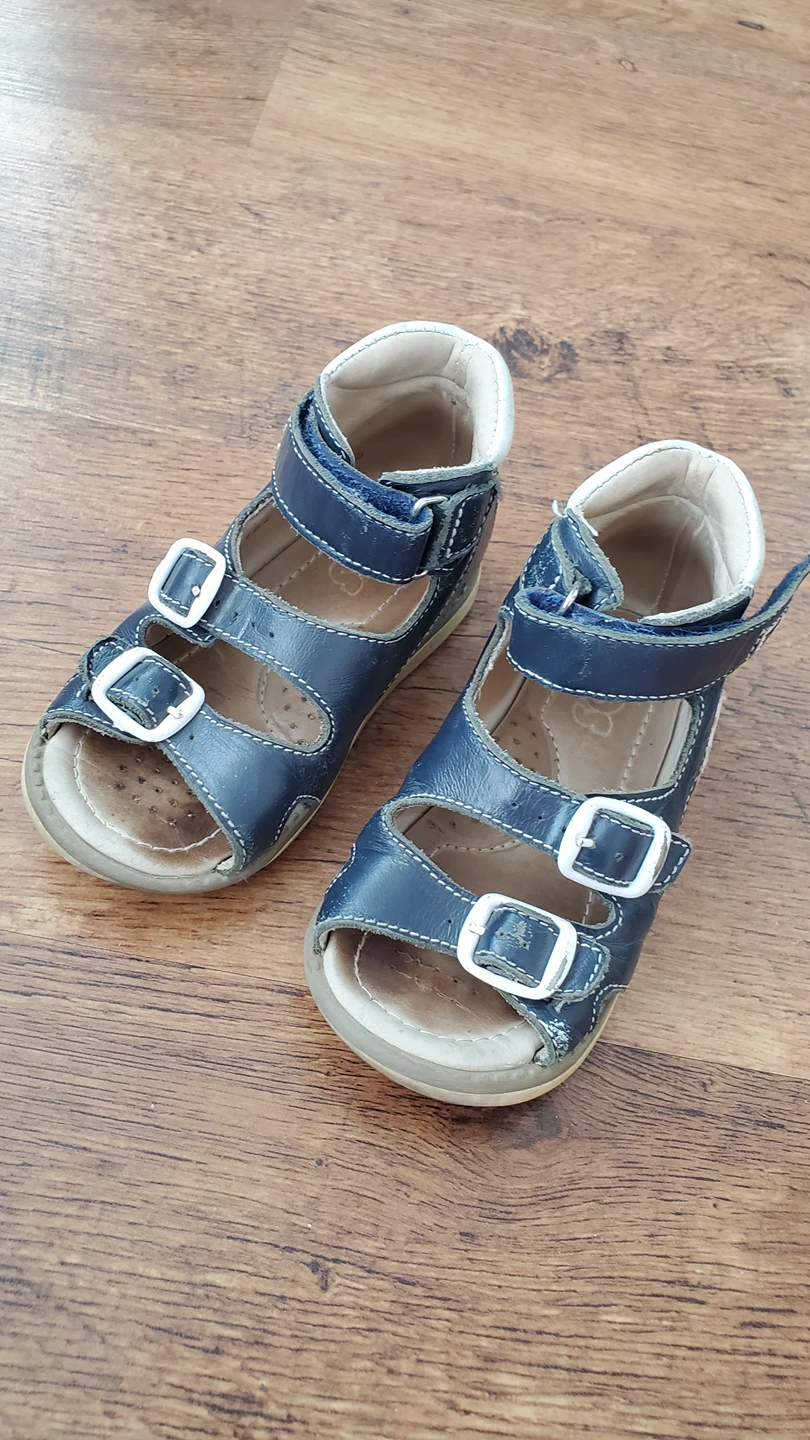 Free Toddler Sandals, Size 25 #freecycle thumbnail