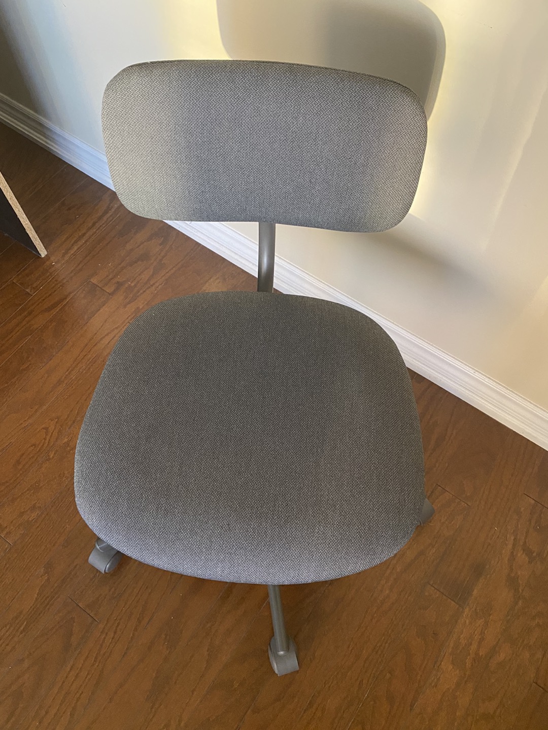 Comfortable office chair for sale, lightly used. - photo 2