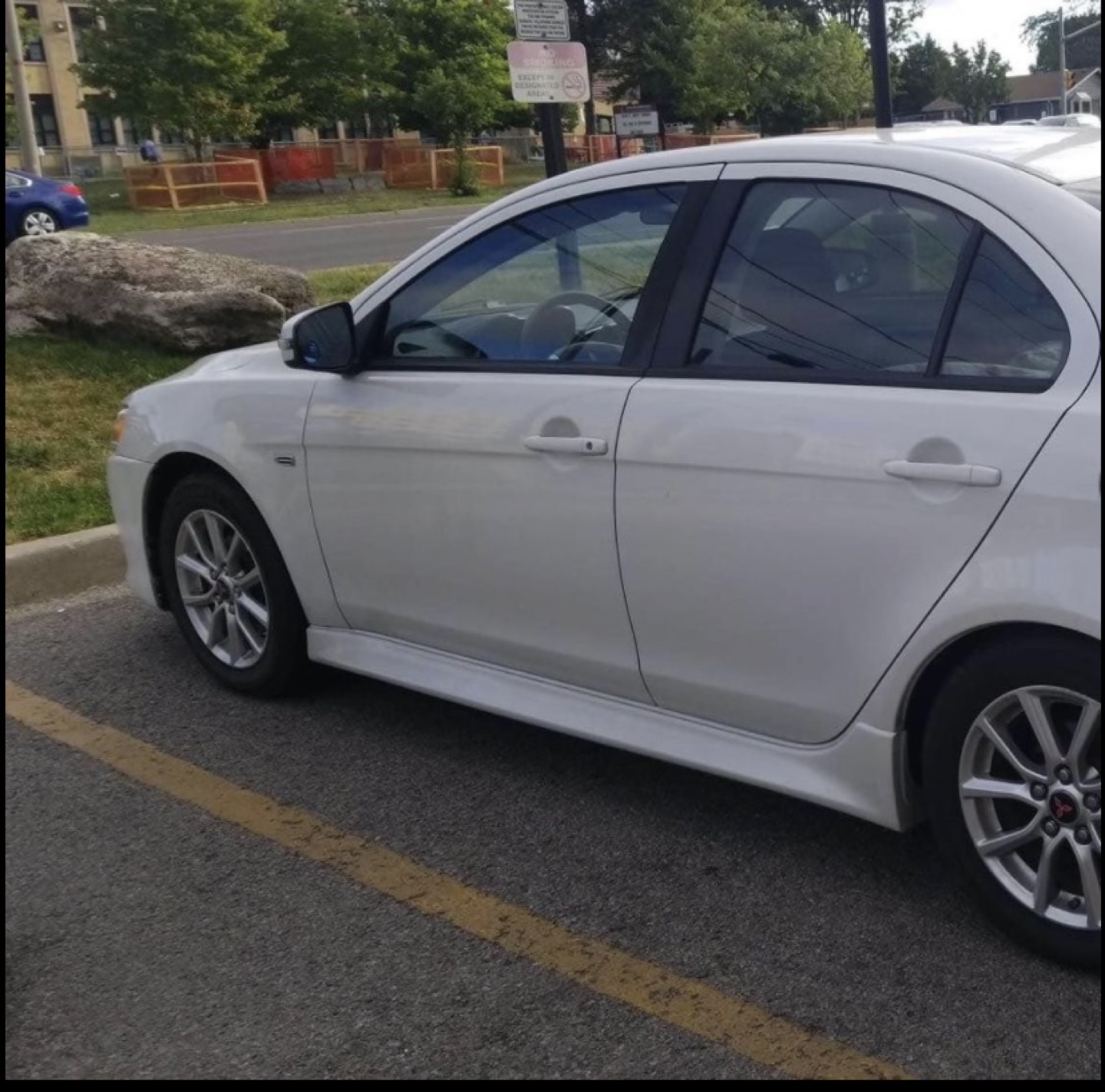 Mitsubishi Lancer very clean - photo 2