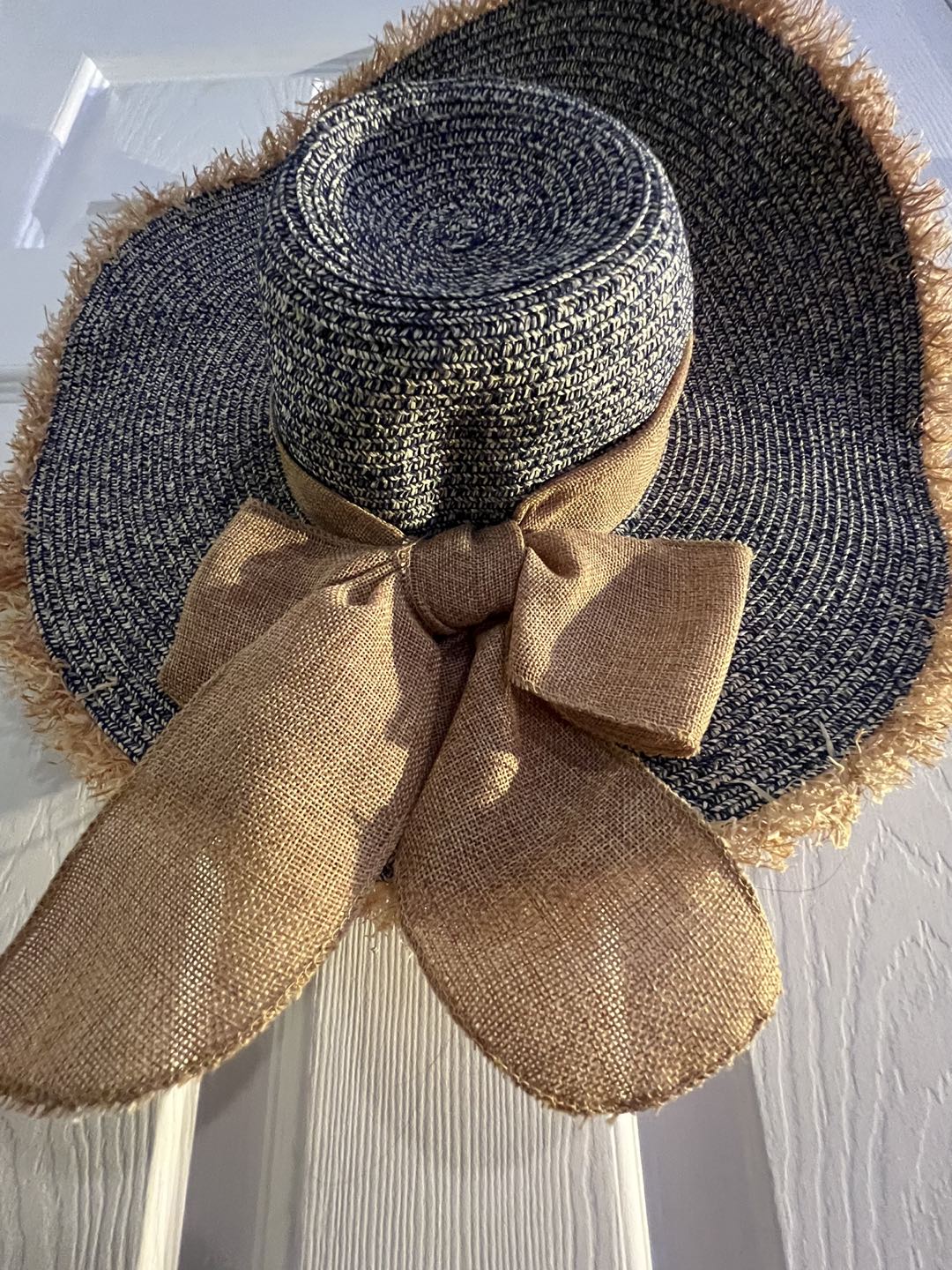 Classy women’s Hat thumbnail