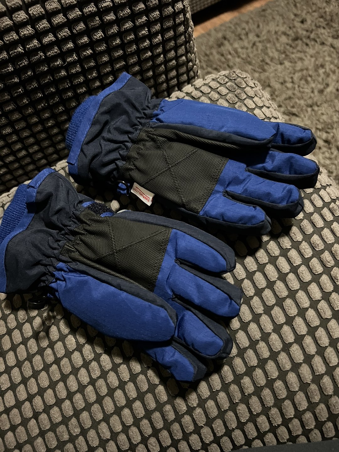 Snow mittens