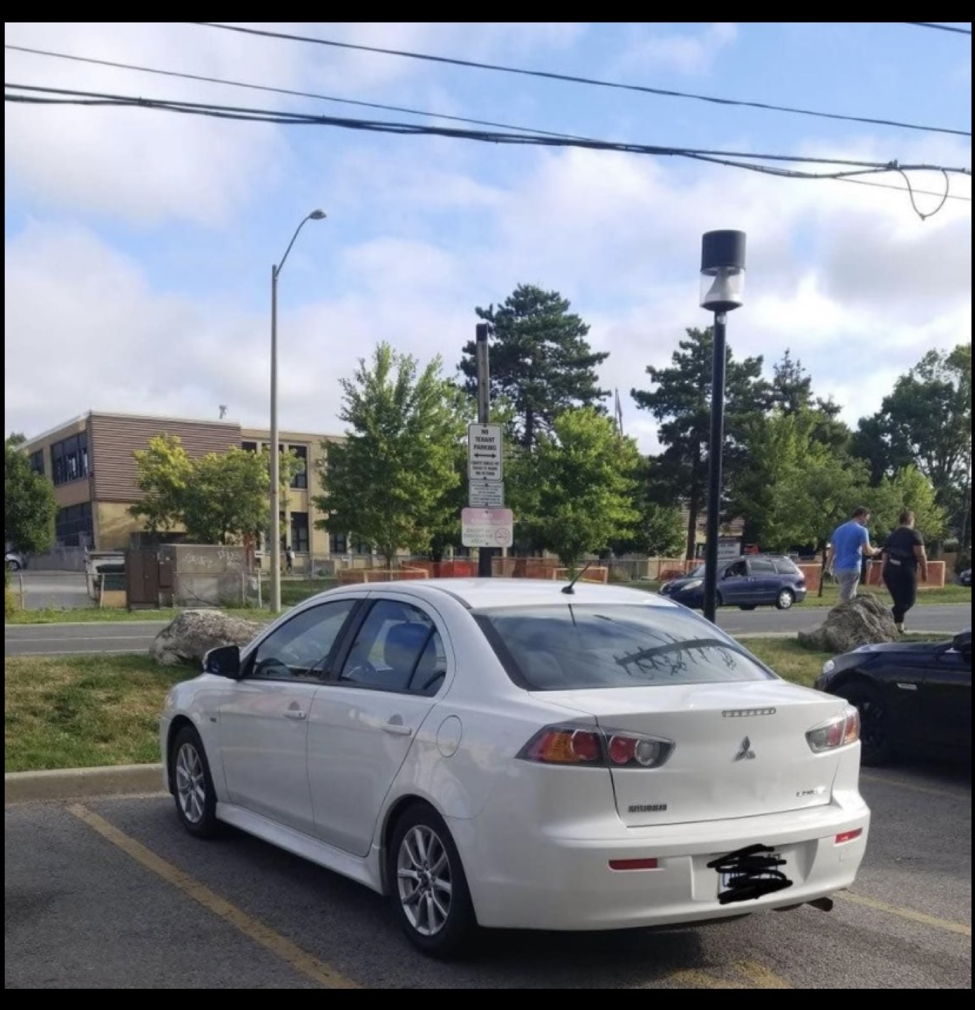 Mitsubishi Lancer very clean - photo 3