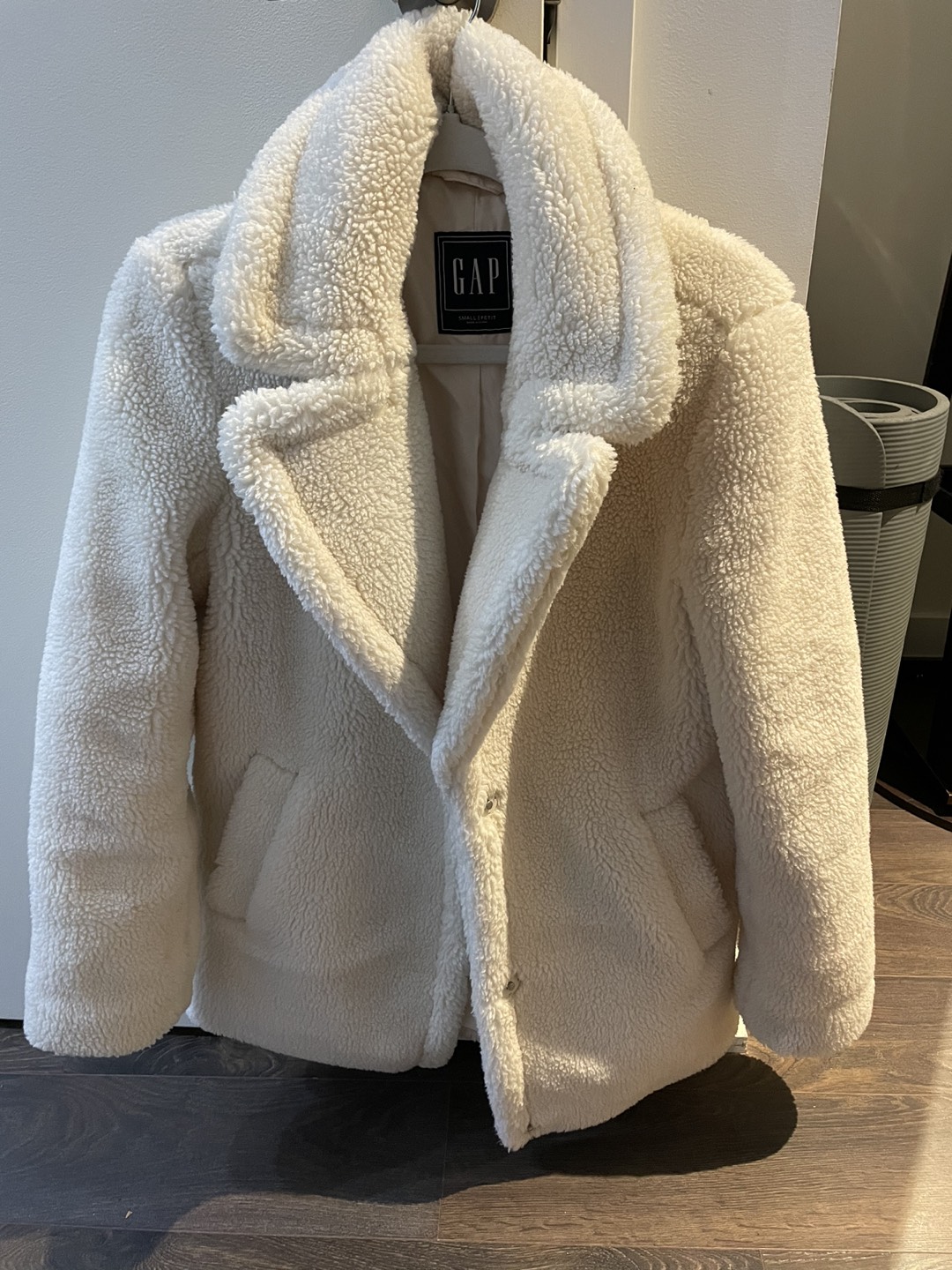 Gap white warm jacket for women size S thumbnail