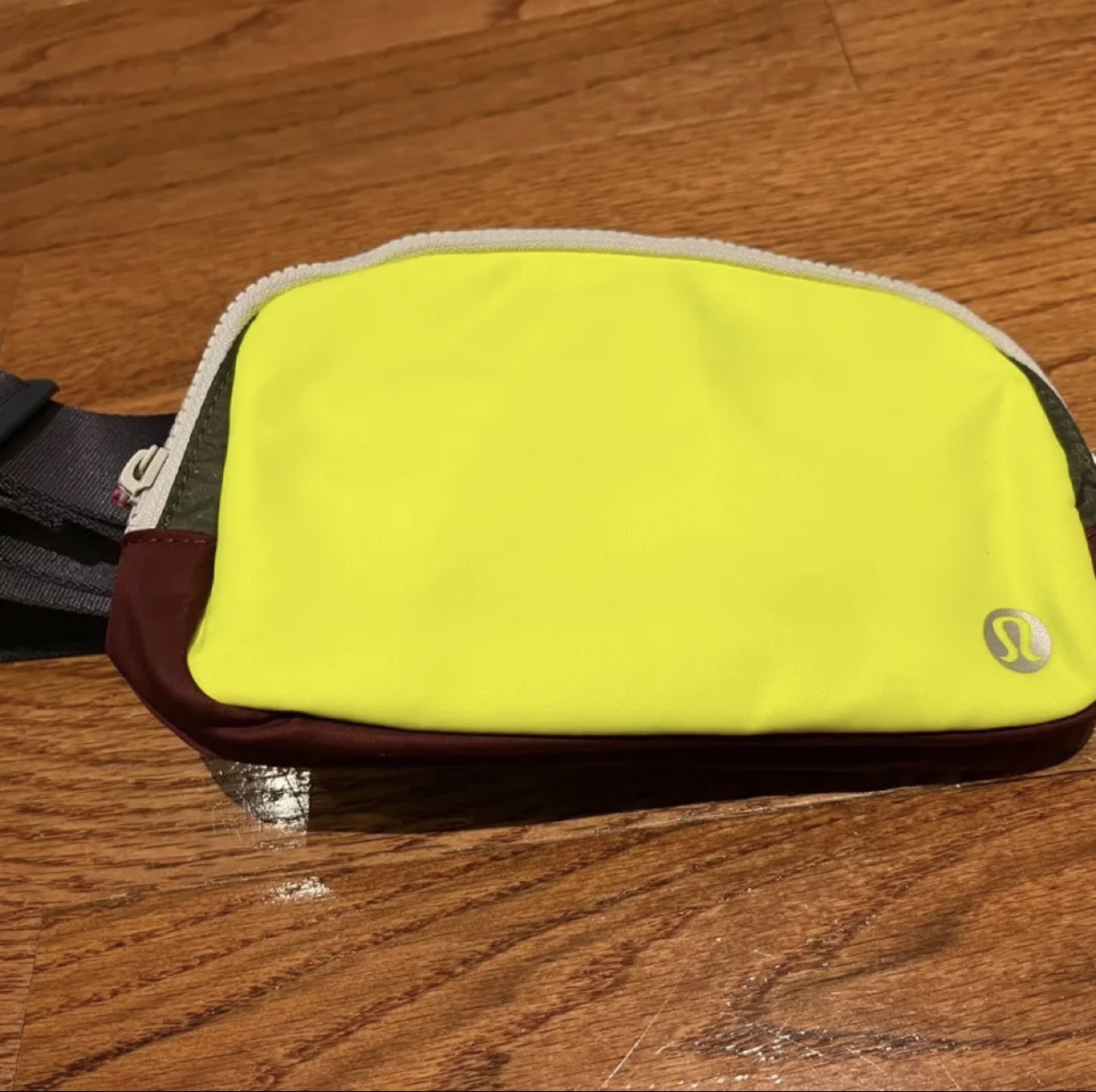 Lululemon fanny pack thumbnail