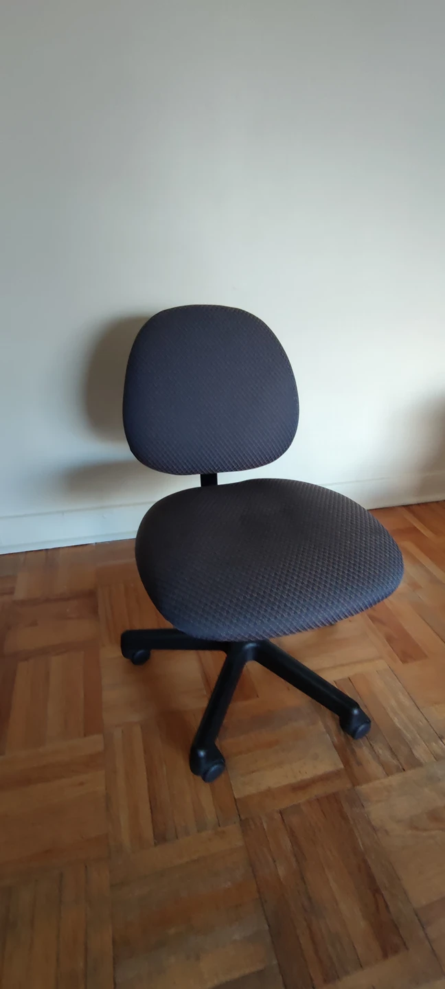 MUST BE PICKED UP ASAP!!! Like new chair! - photo 2