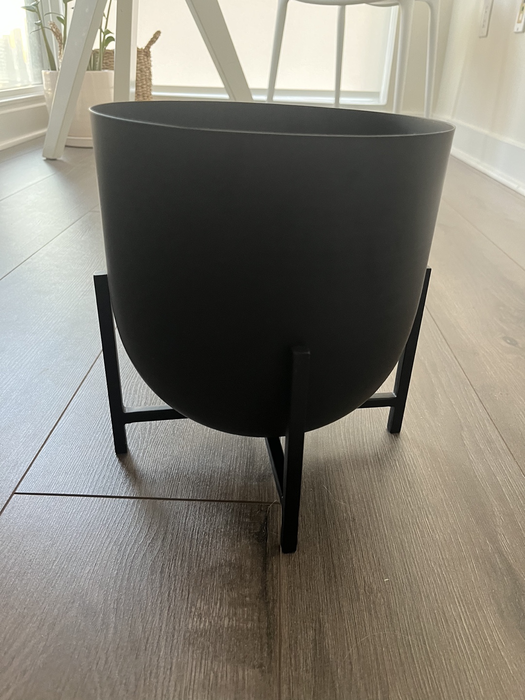 Metal planter with stand - photo 4