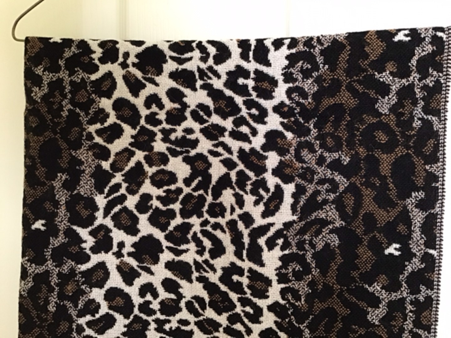 Leopard print Shawl image indicator(3)