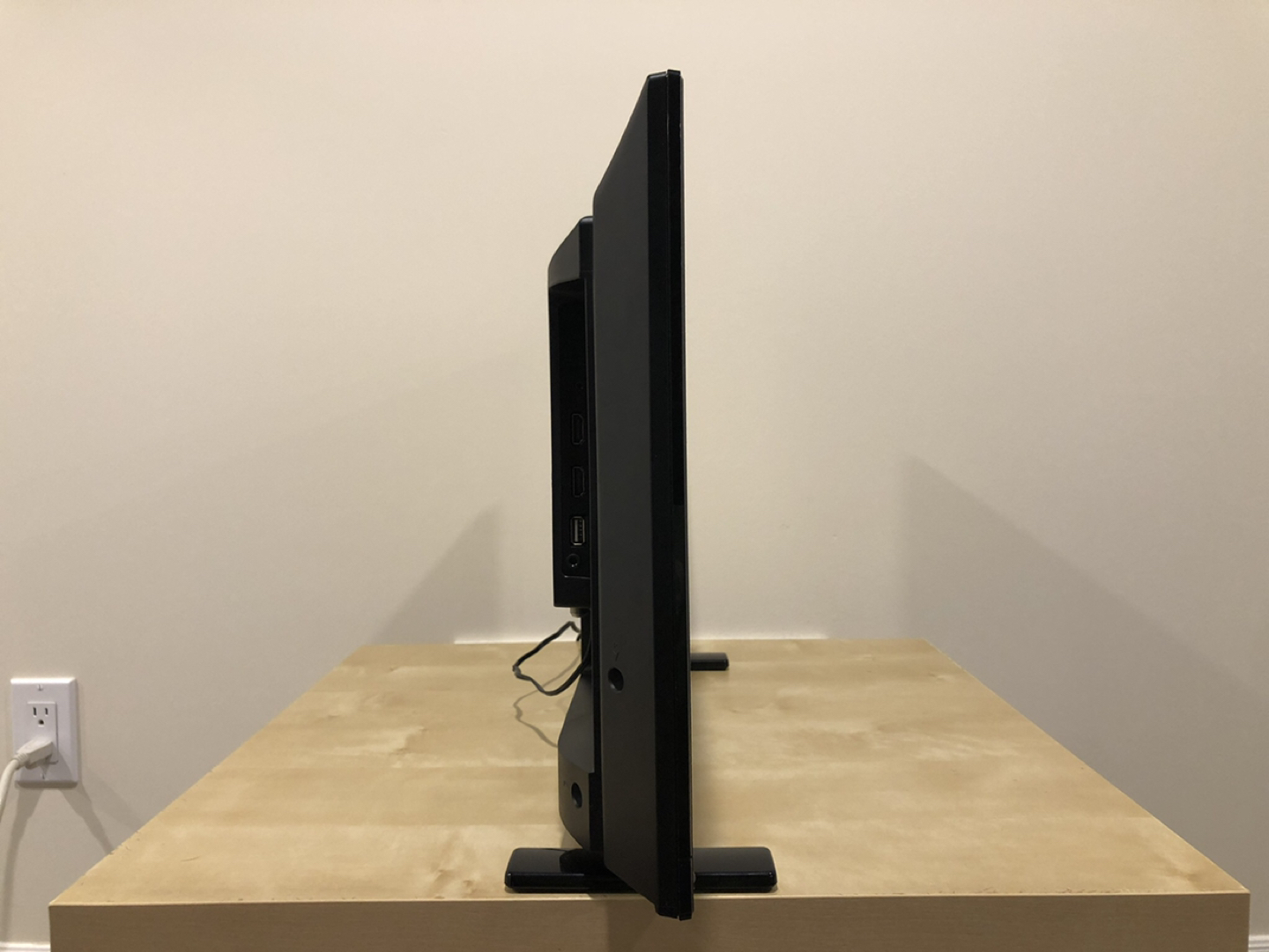 Insignia 24” LED TV image indicator(2)