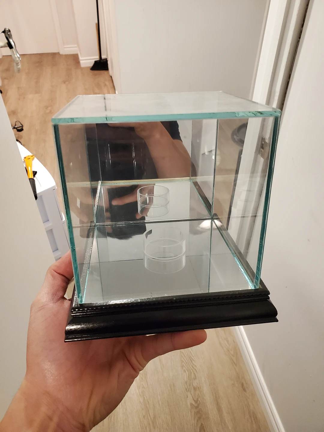 glass display case - photo 2