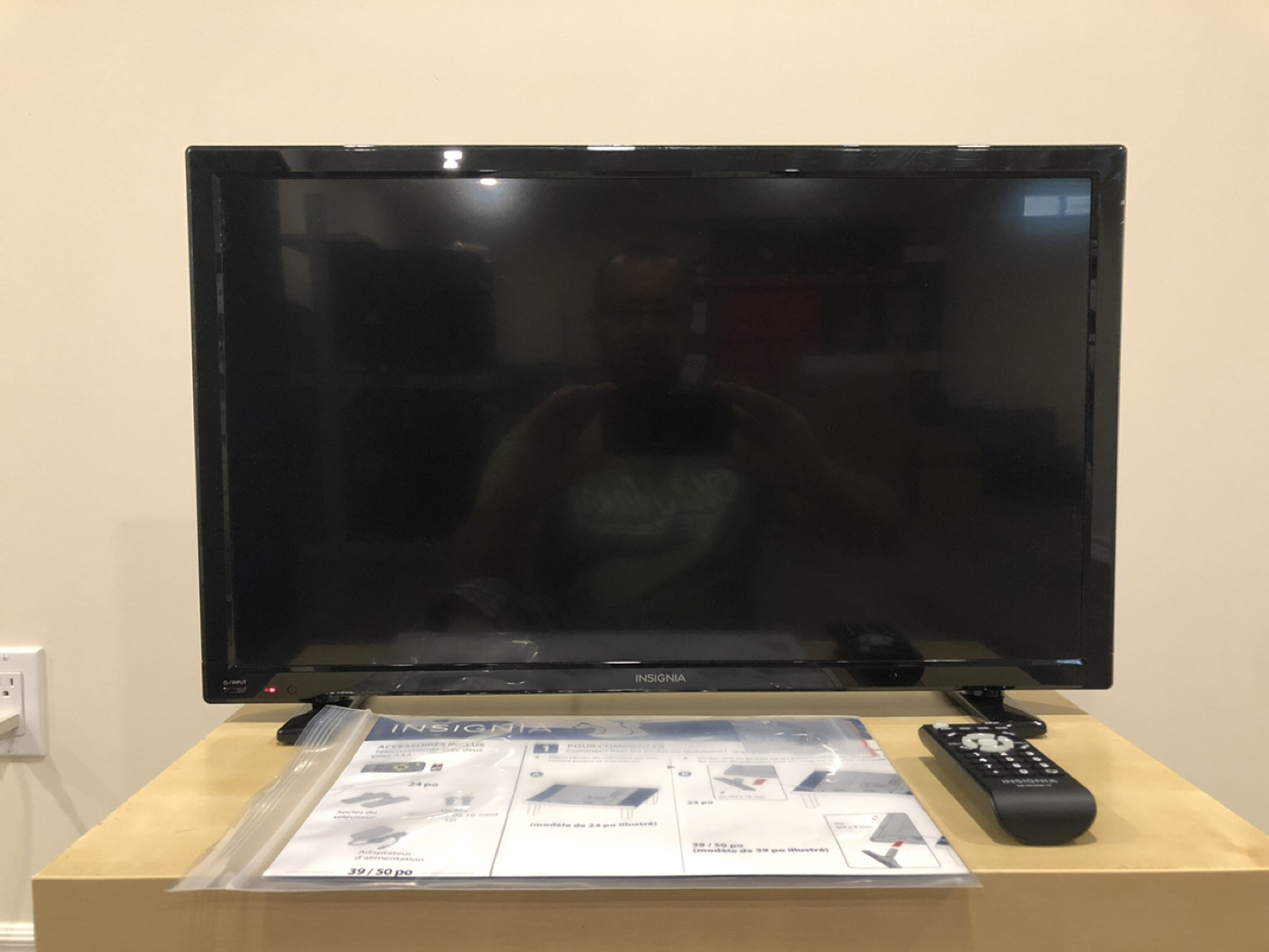 Insignia 24” LED TV image indicator(4)