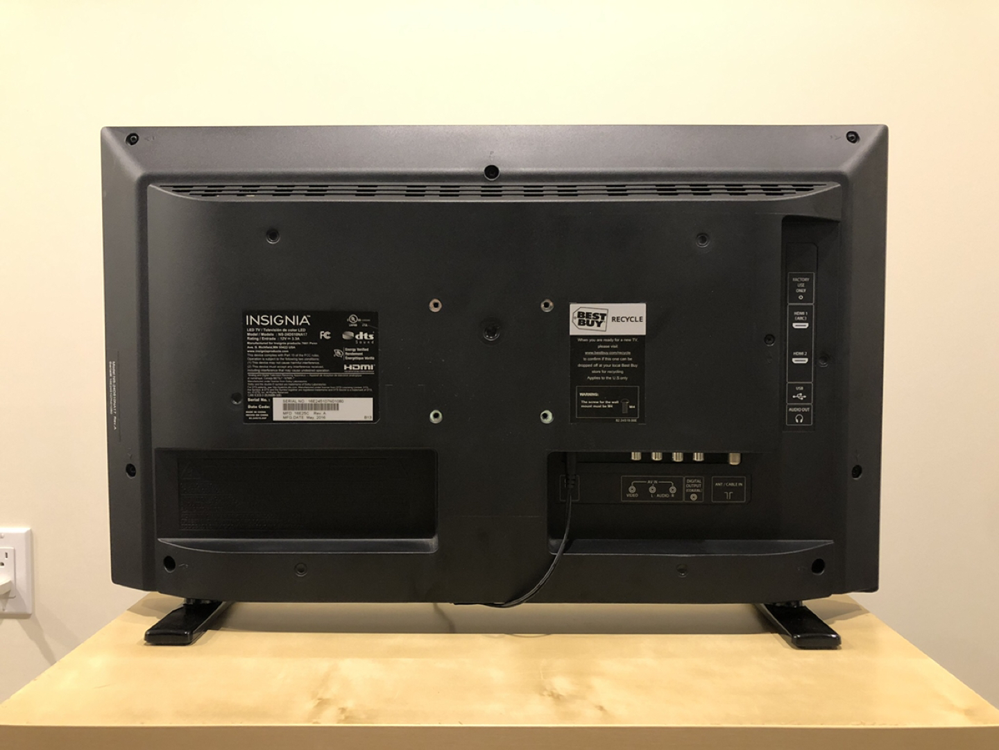 Insignia 24” LED TV image indicator(3)